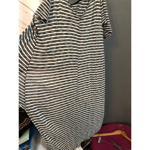 Torrid size 3 black white striped cold shoulder knit shirt blouse - Picture 4 of 4